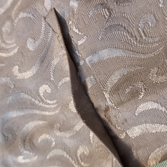 Divinity Clergy Robe - Picture 10 of 10